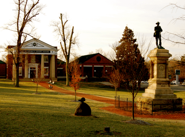 image of the amelia court house in virginia