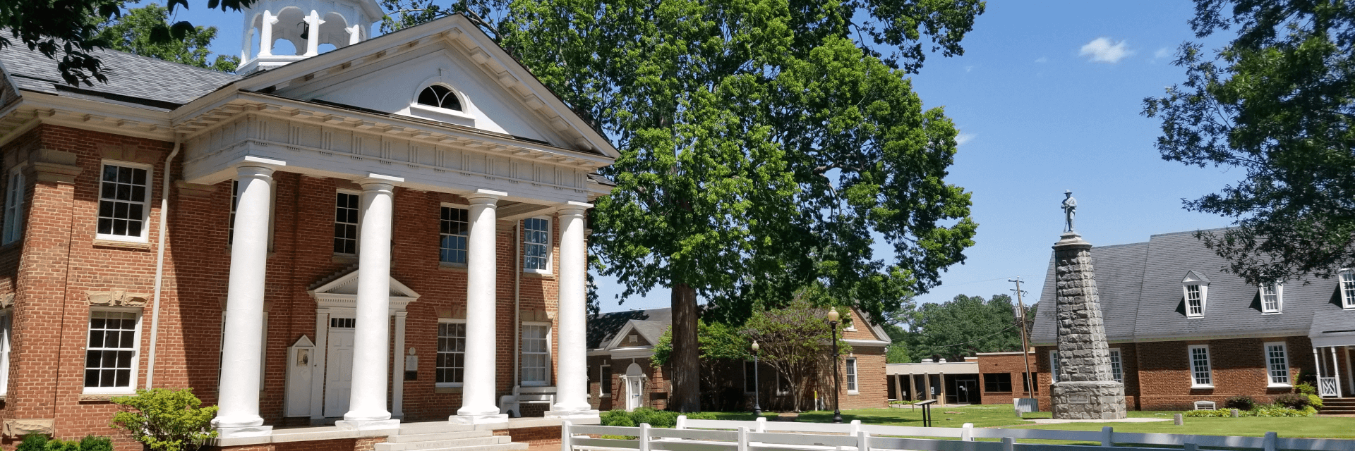image of the chesterfield county courthouse