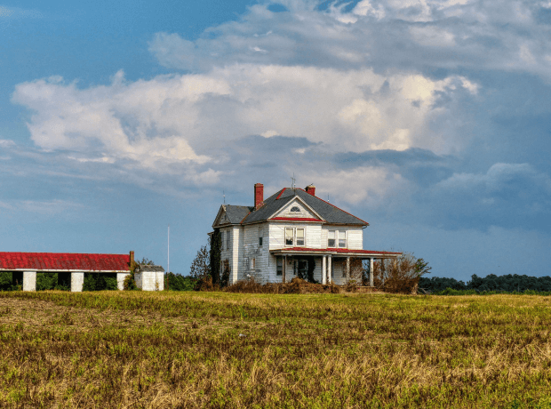 image of an old farmhouse in dinwiddie virginia